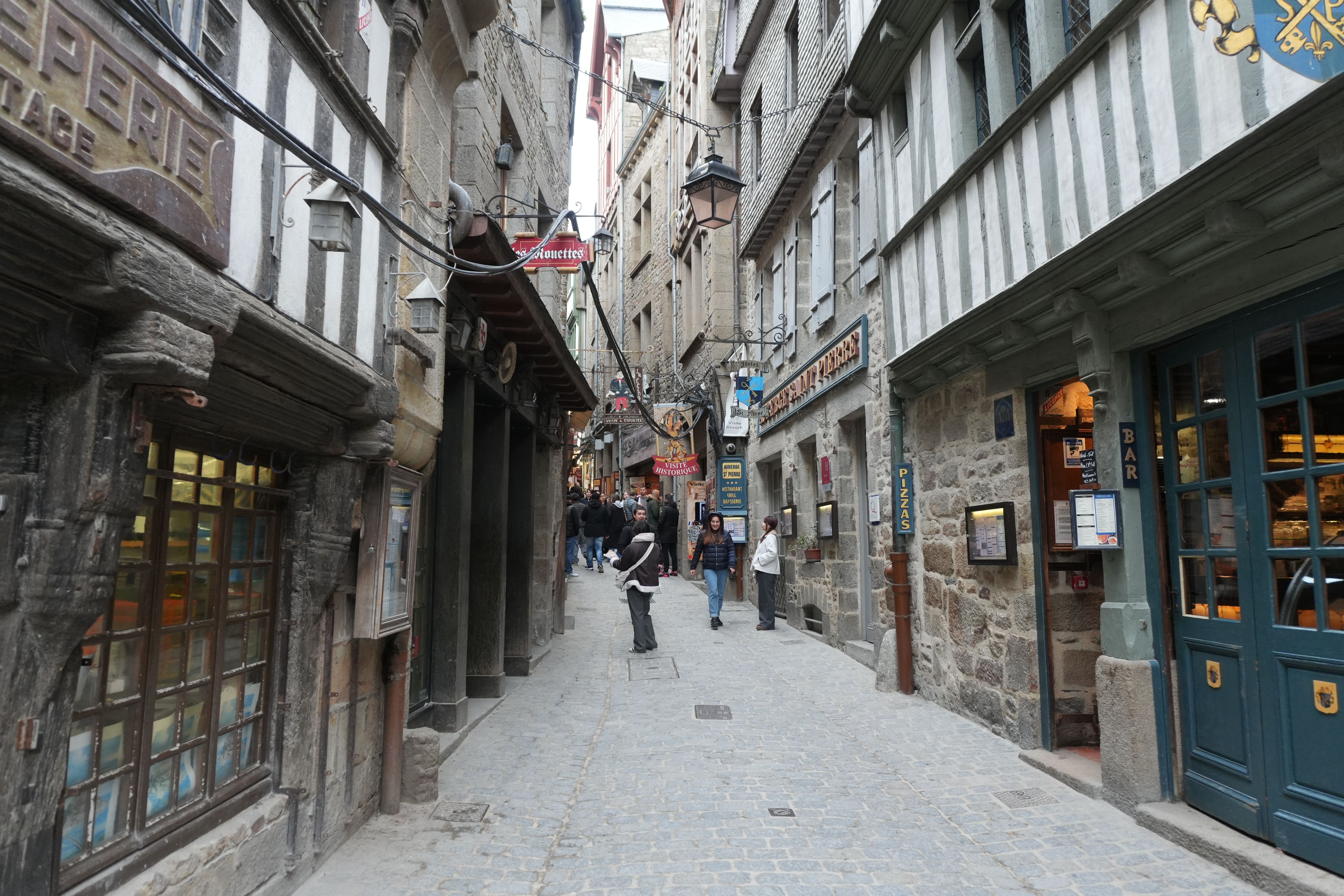 たくさんの人が並んでいるお店も