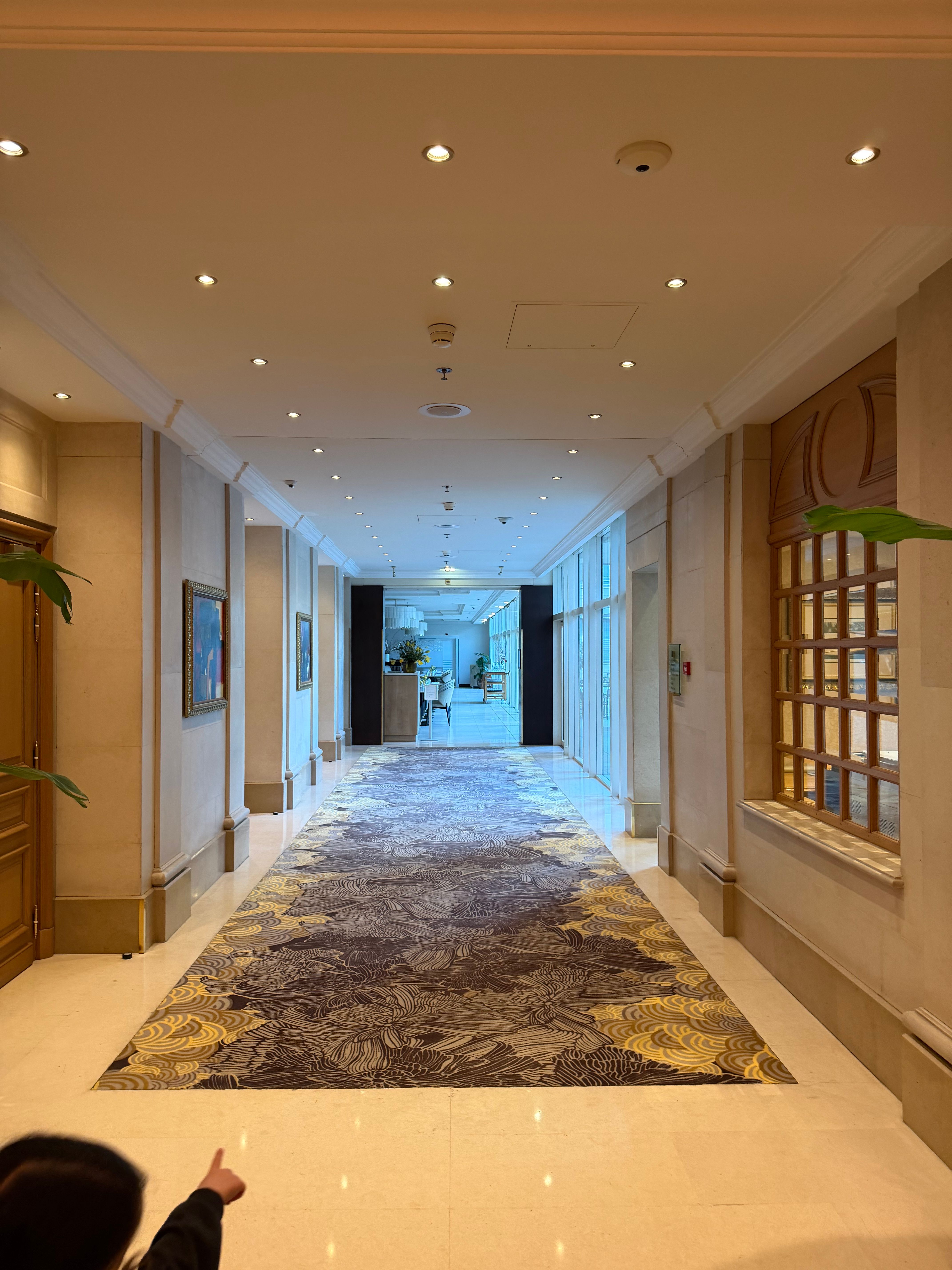 2 階の奥の方に朝食会場があります