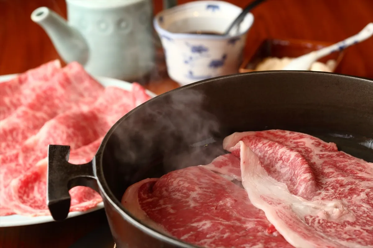 松阪牛など三重県産の肉料理（すき焼き）