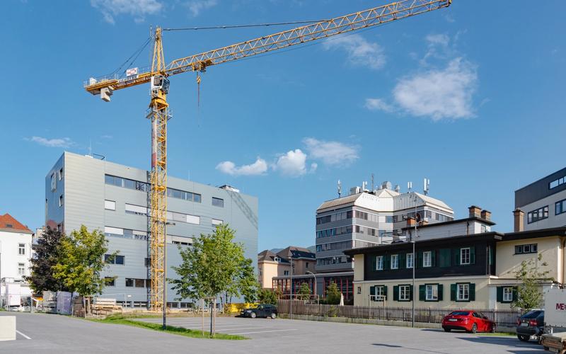 Skjermbilde av Proanbud der en entreprenør sammenligner tilbudsgrunnlag og kalkyle med KI-støtte i en arbeidsflyt