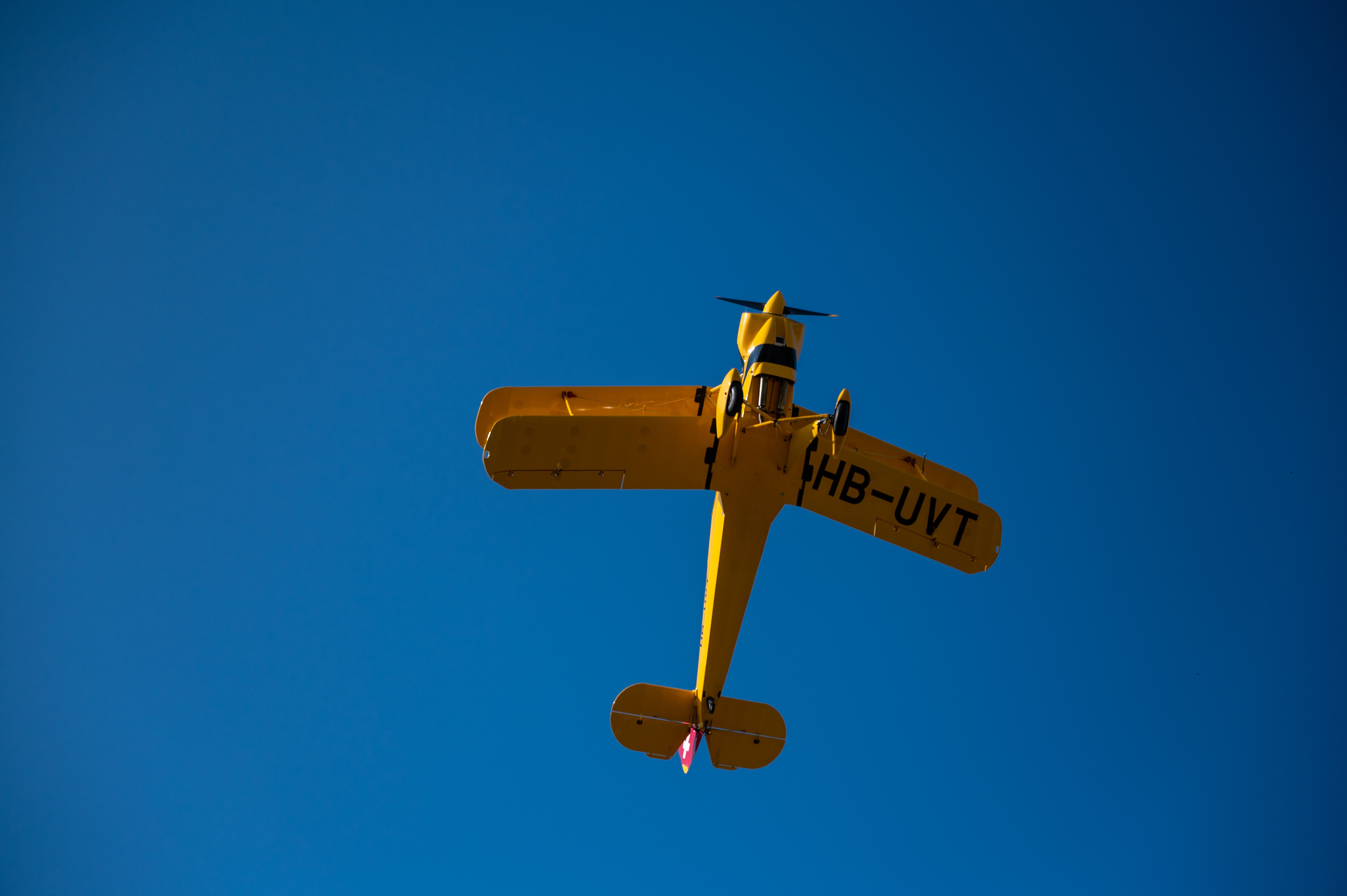 Avion dans les airs