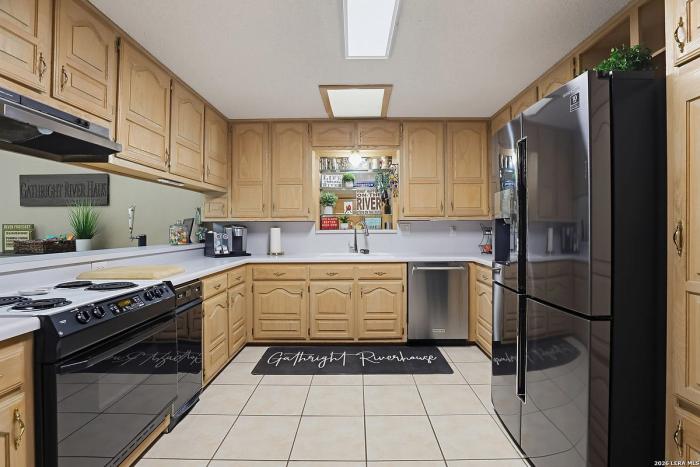 Kitchen, listing photo 24 of 30, 1271 White Water Rd, New Braunfels, TX 78132