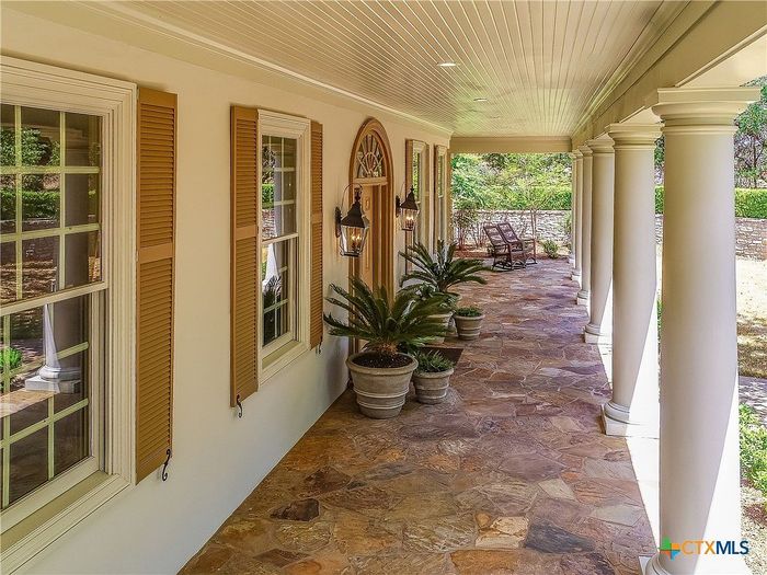 Listing photo 2 of 17, 914 Moonlight Dr, Canyon Lake, TX 78133