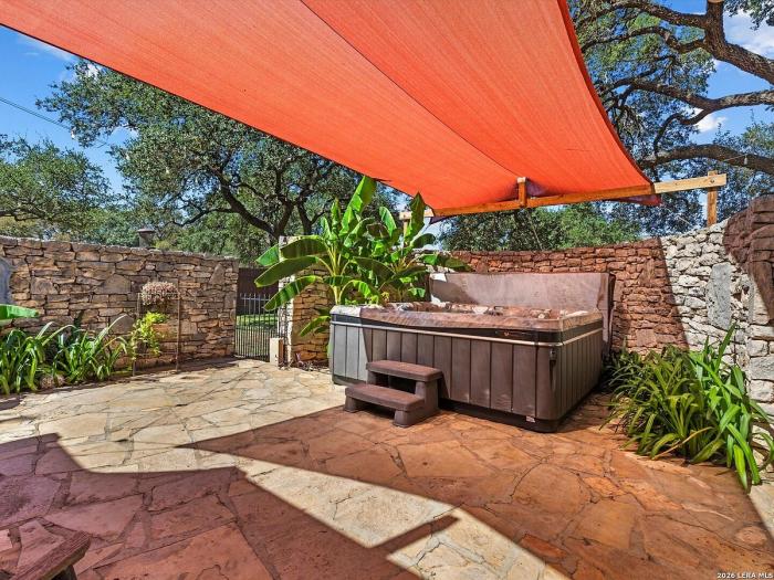 Outdoor living, listing photo 9 of 30, 627 River Chase Way, New Braunfels, TX 78132