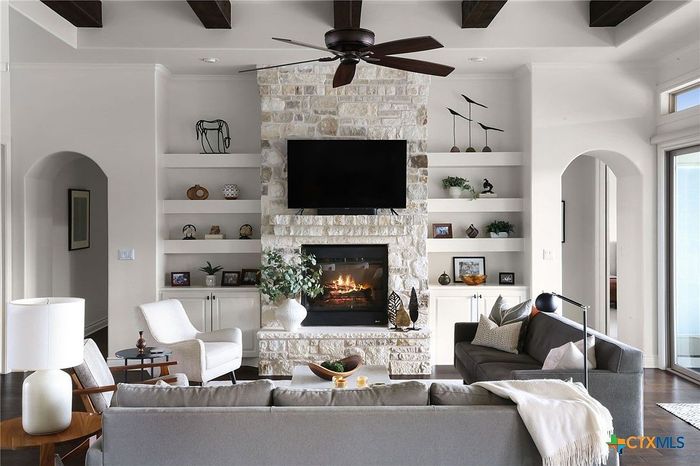 Living area, listing photo 16 of 30, 1543 Via Principale, New Braunfels, TX 78132