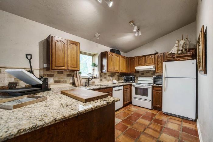 Kitchen, listing photo 24 of 30, 520 Flying R Ranch Rd, Spring Branch, TX 78070