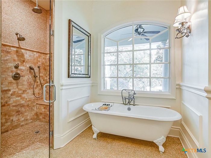 Listing photo 14 of 17, 914 Moonlight Dr, Canyon Lake, TX 78133