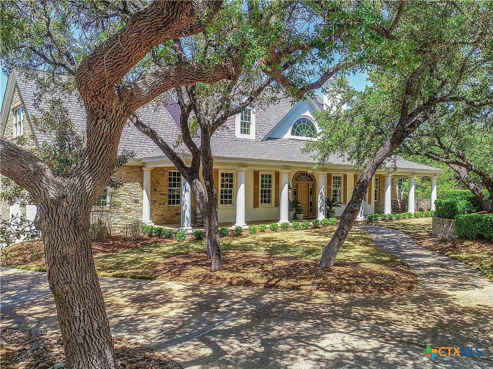 Listing photo 1 of 17, 914 Moonlight Dr, Canyon Lake, TX 78133