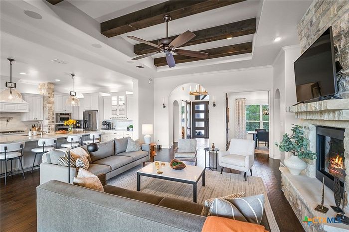 Living area, listing photo 18 of 30, 1543 Via Principale, New Braunfels, TX 78132