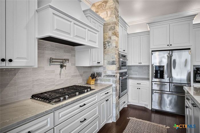 Kitchen, listing photo 26 of 30, 1543 Via Principale, New Braunfels, TX 78132
