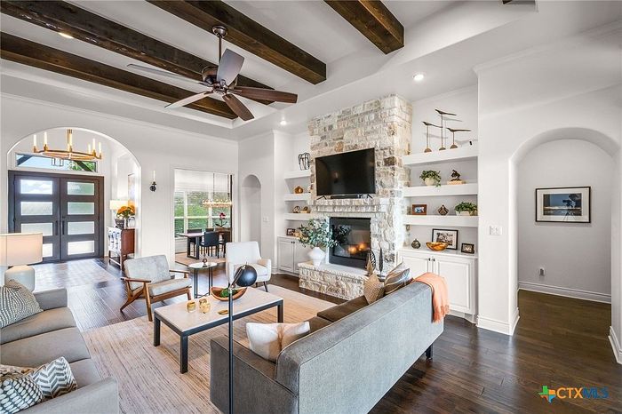 Living area, listing photo 19 of 30, 1543 Via Principale, New Braunfels, TX 78132