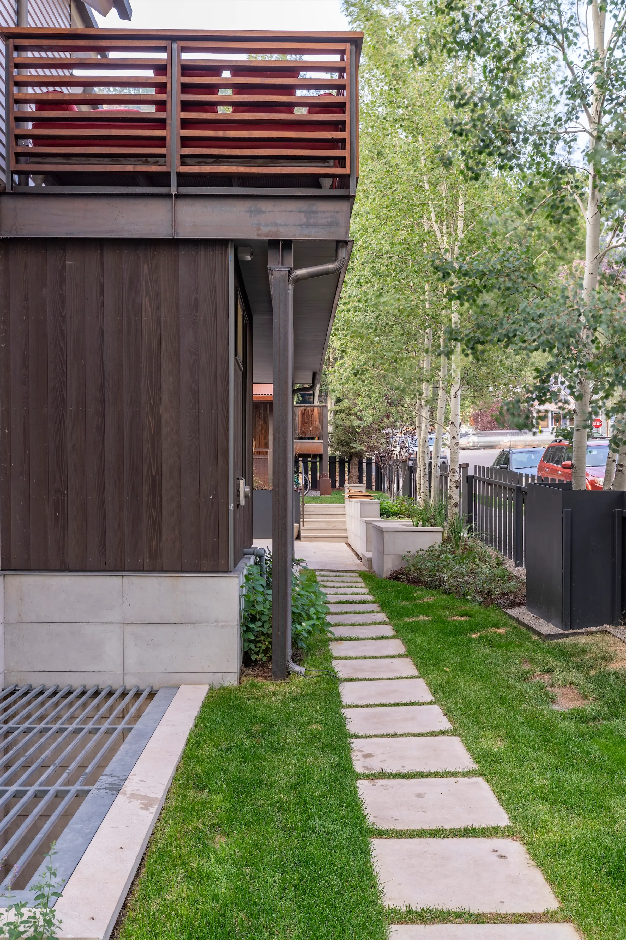 501 West Pacific — detail