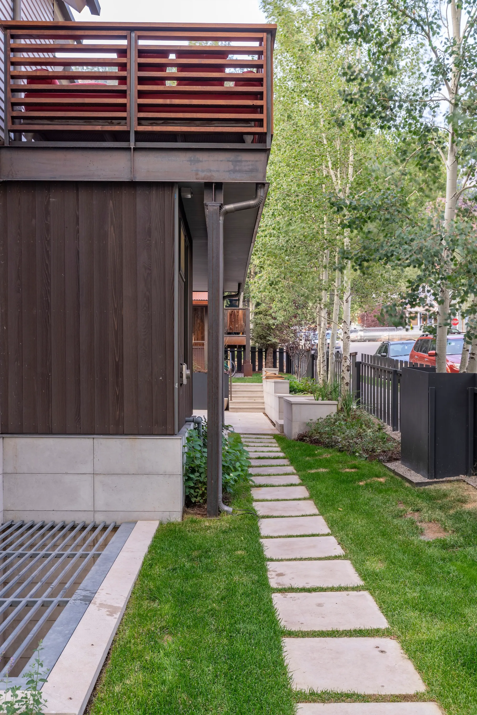 501 West Pacific — detail