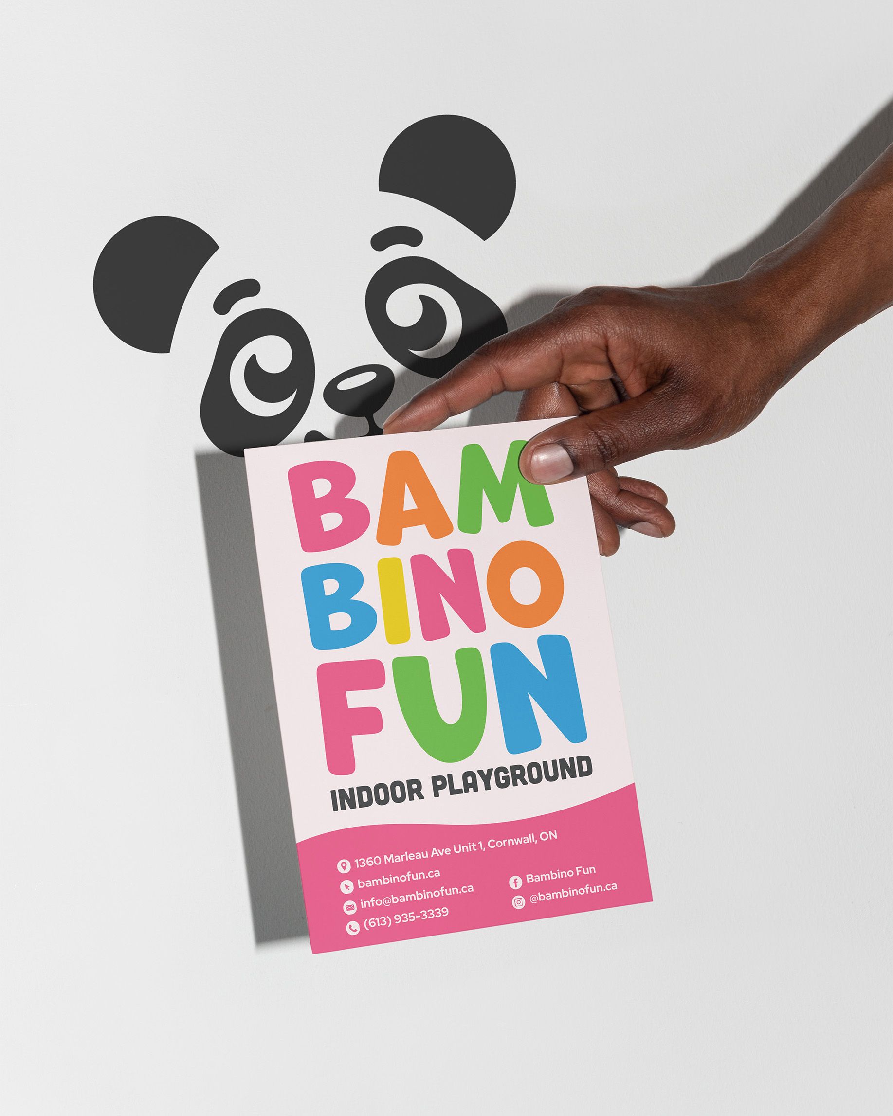 Person holding a Bambino Fun postcard