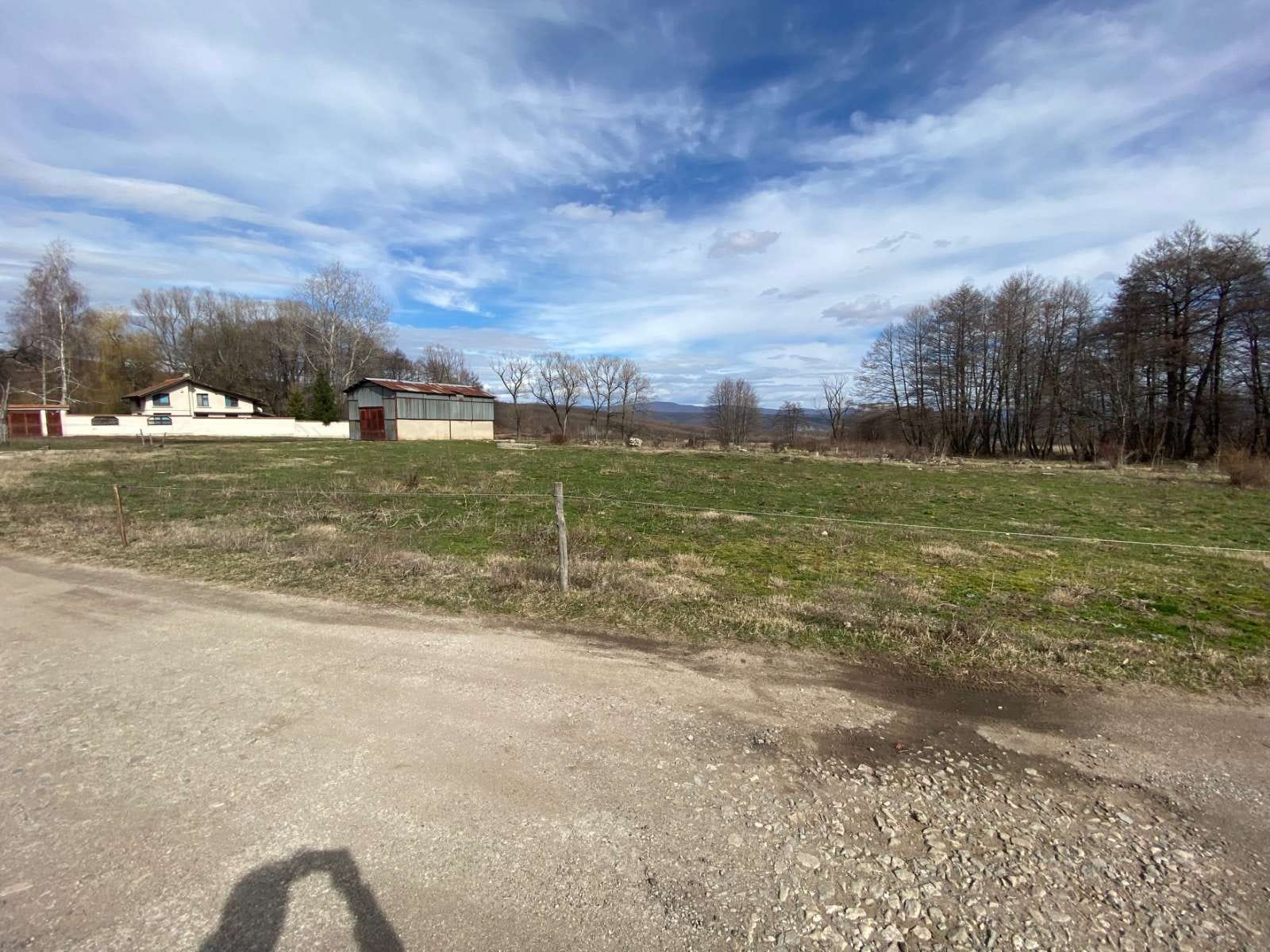 парцел - гр.Долна баня, област София