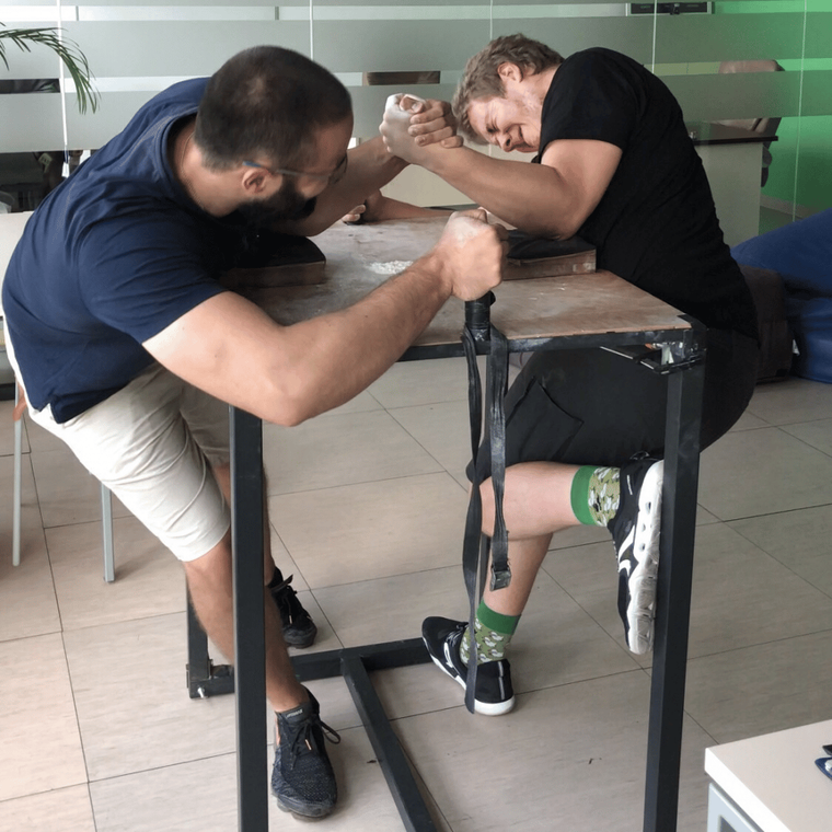 two-guys-armwrestling