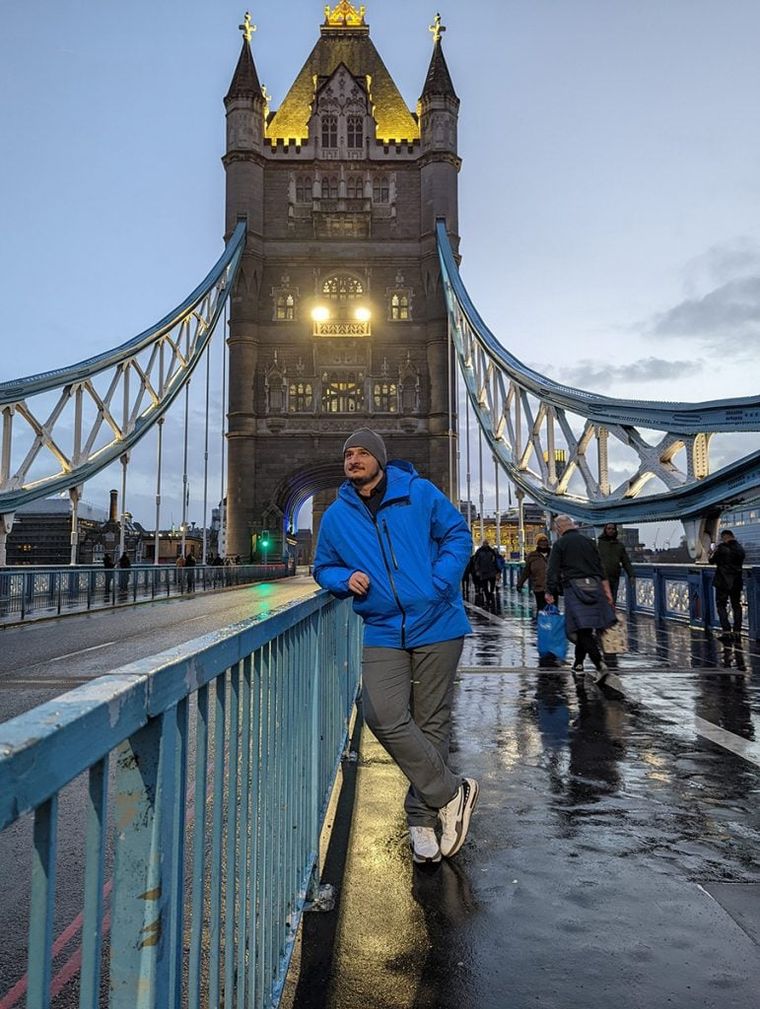 man-in-front-of-london-bridge