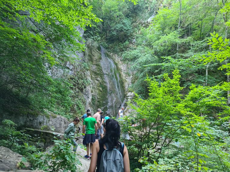 hike-waterfall