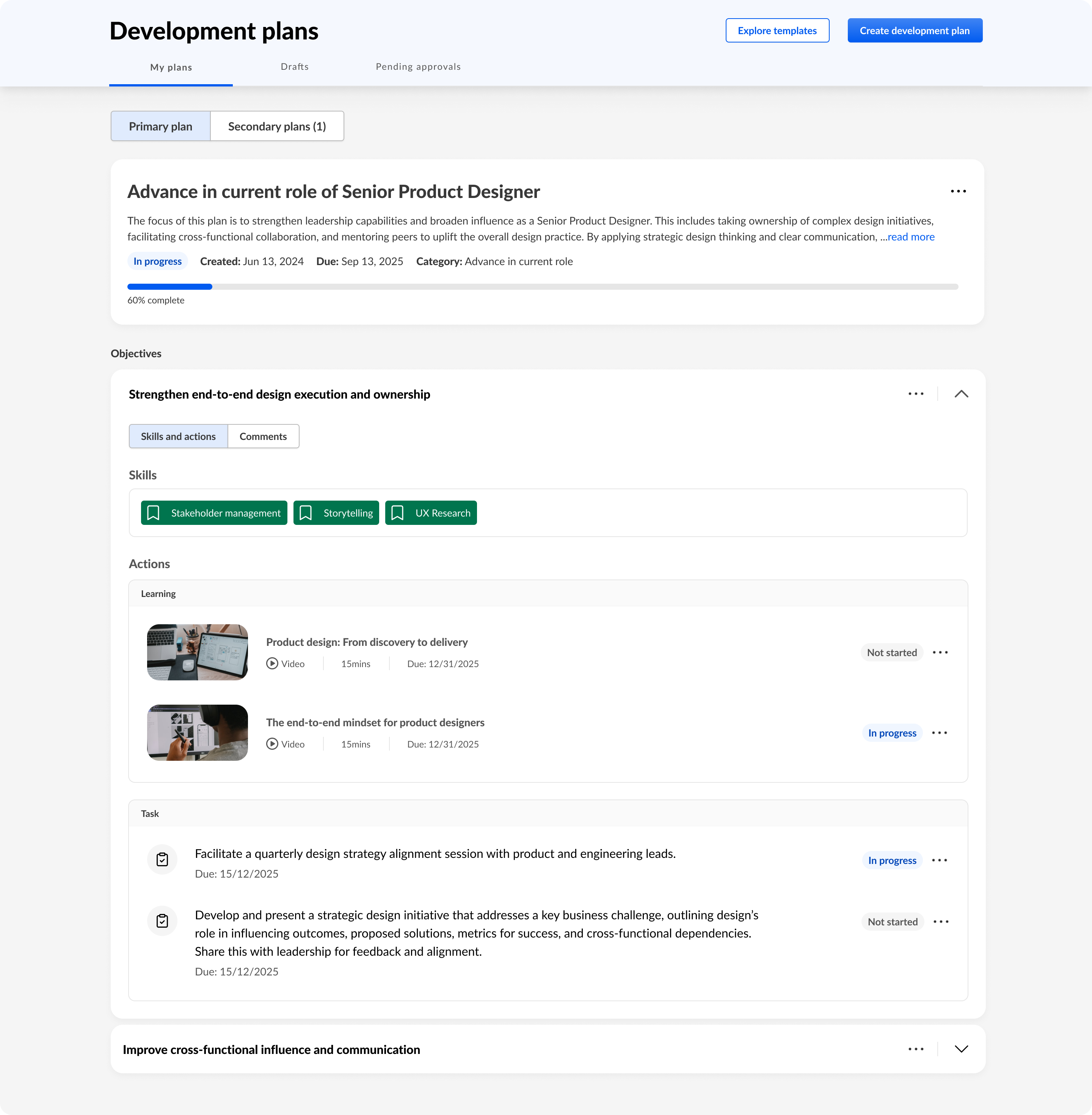 Ansicht eines Entwicklungsplans mit dem Titel „Aufstieg in der aktuellen Rolle des Senior Product Designers“ und einer Auflistung der erforderlichen Skills und Maßnahmen.
