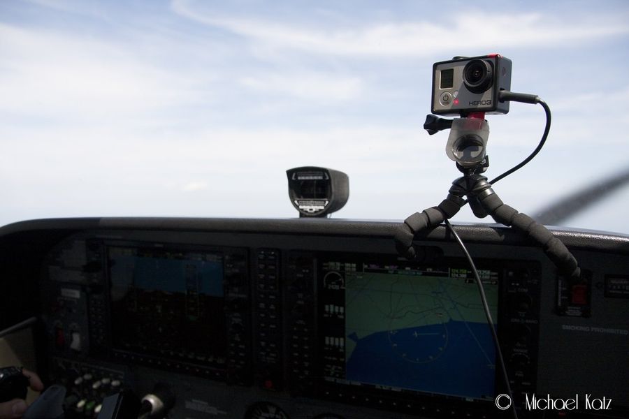 Kamera festet over instrumentpanelet i cockpit