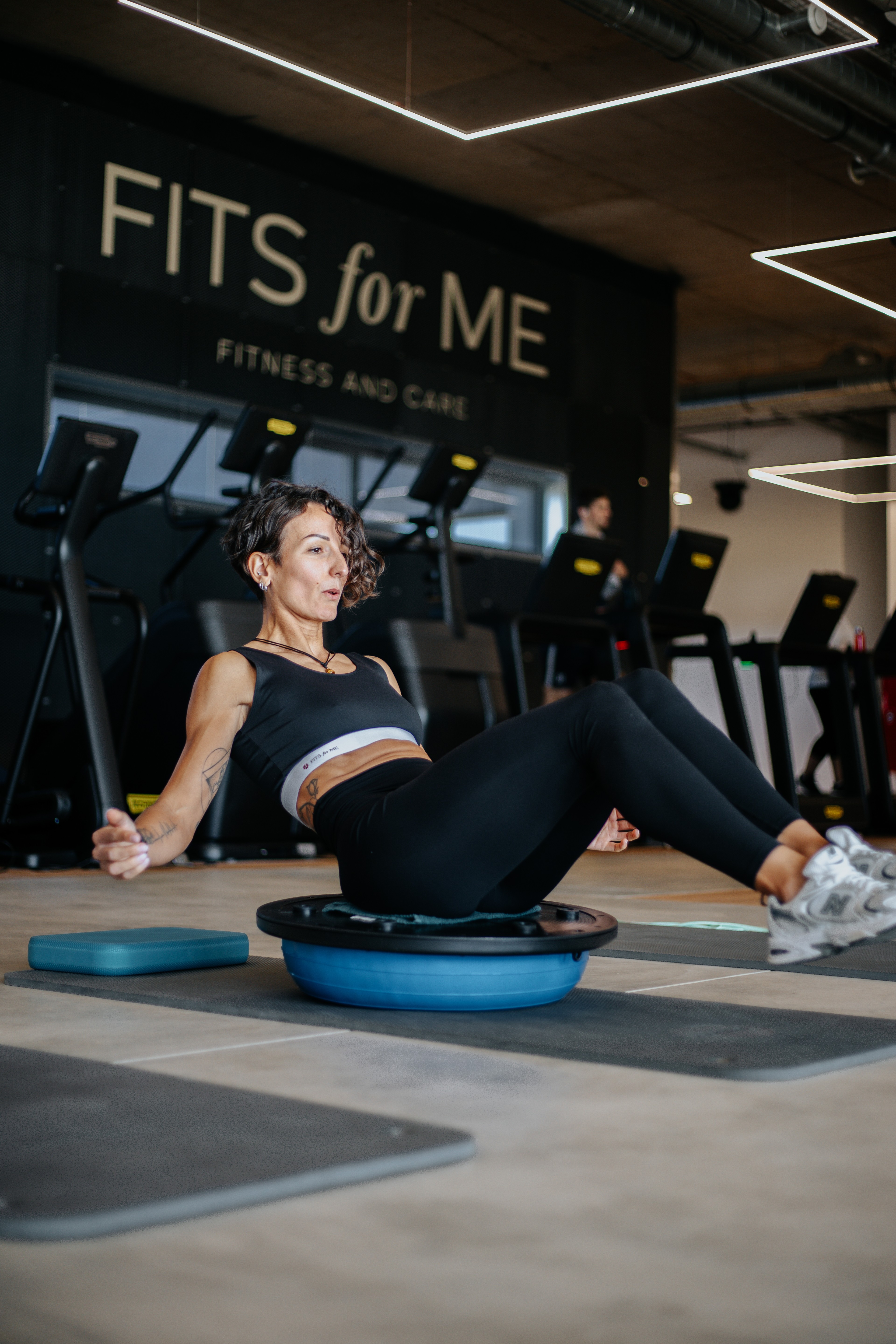 Partner training with a medicine ball in the strength area