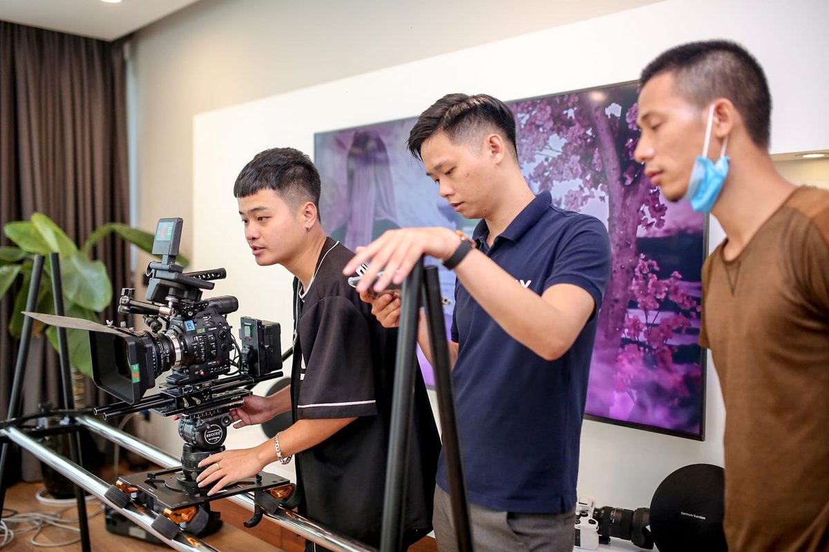 Livestream doanh nghiệp: khi nào cần ekip chuyên nghiệp?