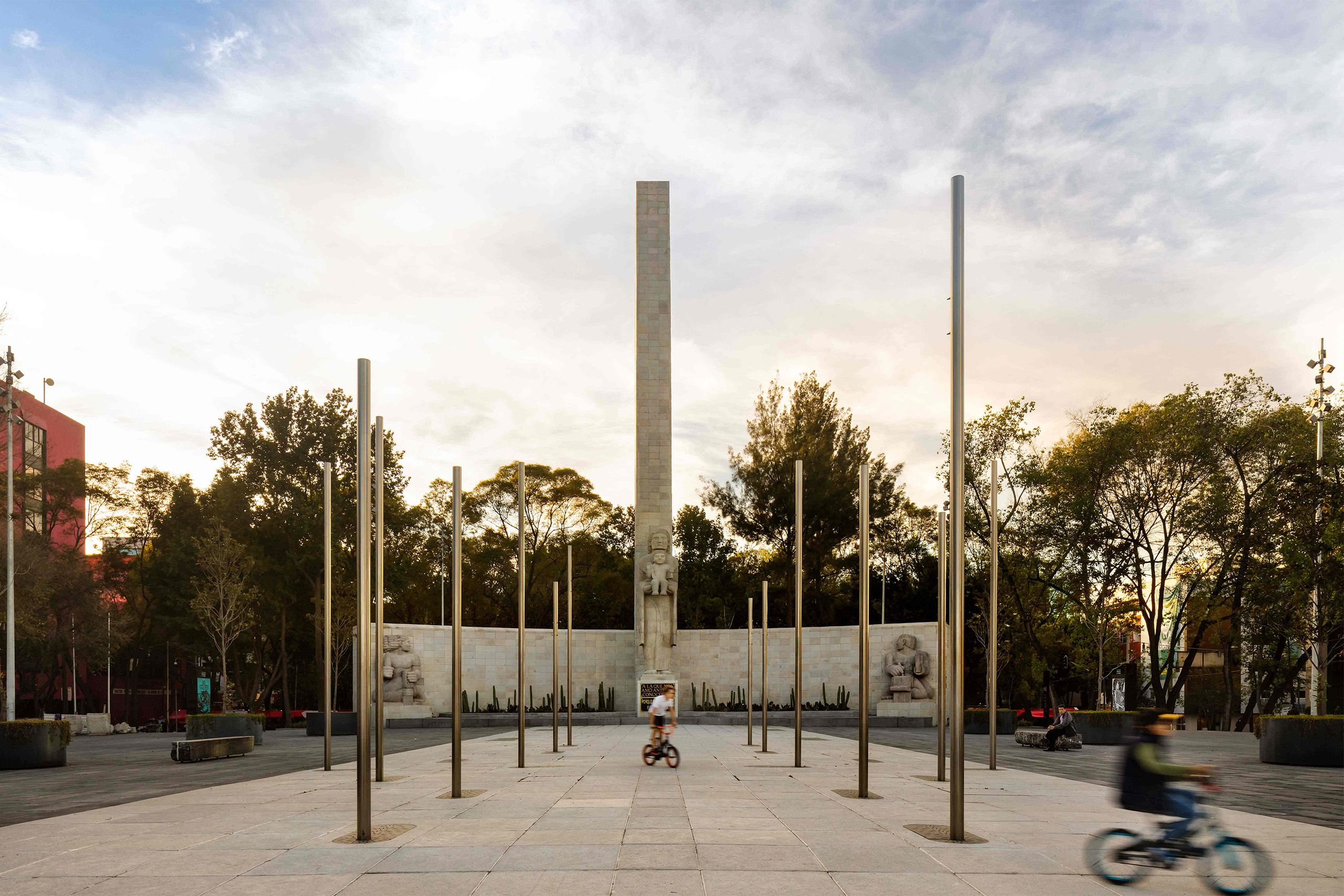 PASEO URBANO MONUMENTO A LA MADRE