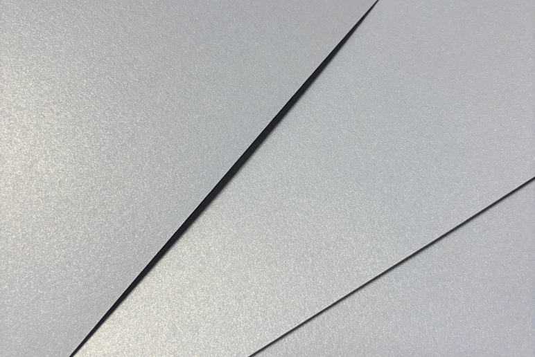 Transparent PET film sticker with no-label effect