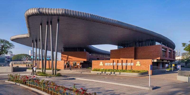 Baramati Bus Station, entrance beneath a curved roof