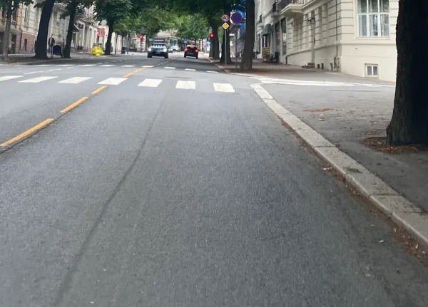 Vei i et sentralt bystrøk.