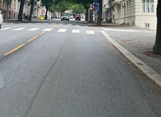 Vei i et sentralt bystrøk.