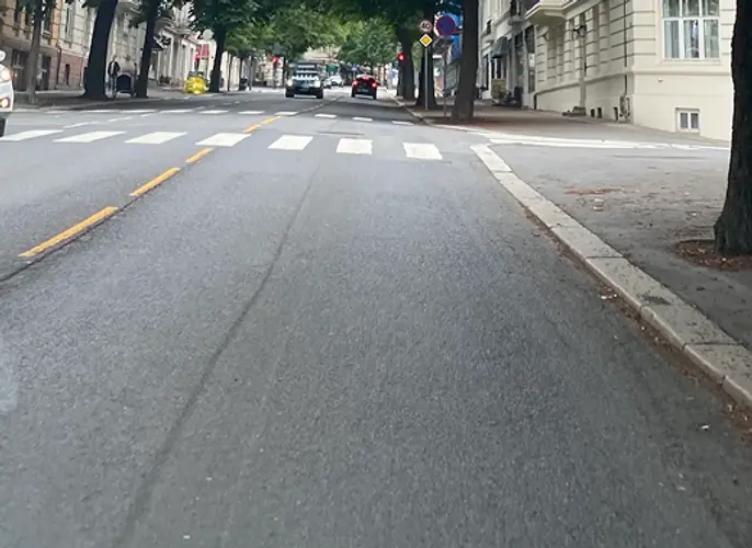 Vei i et sentralt bystrøk.