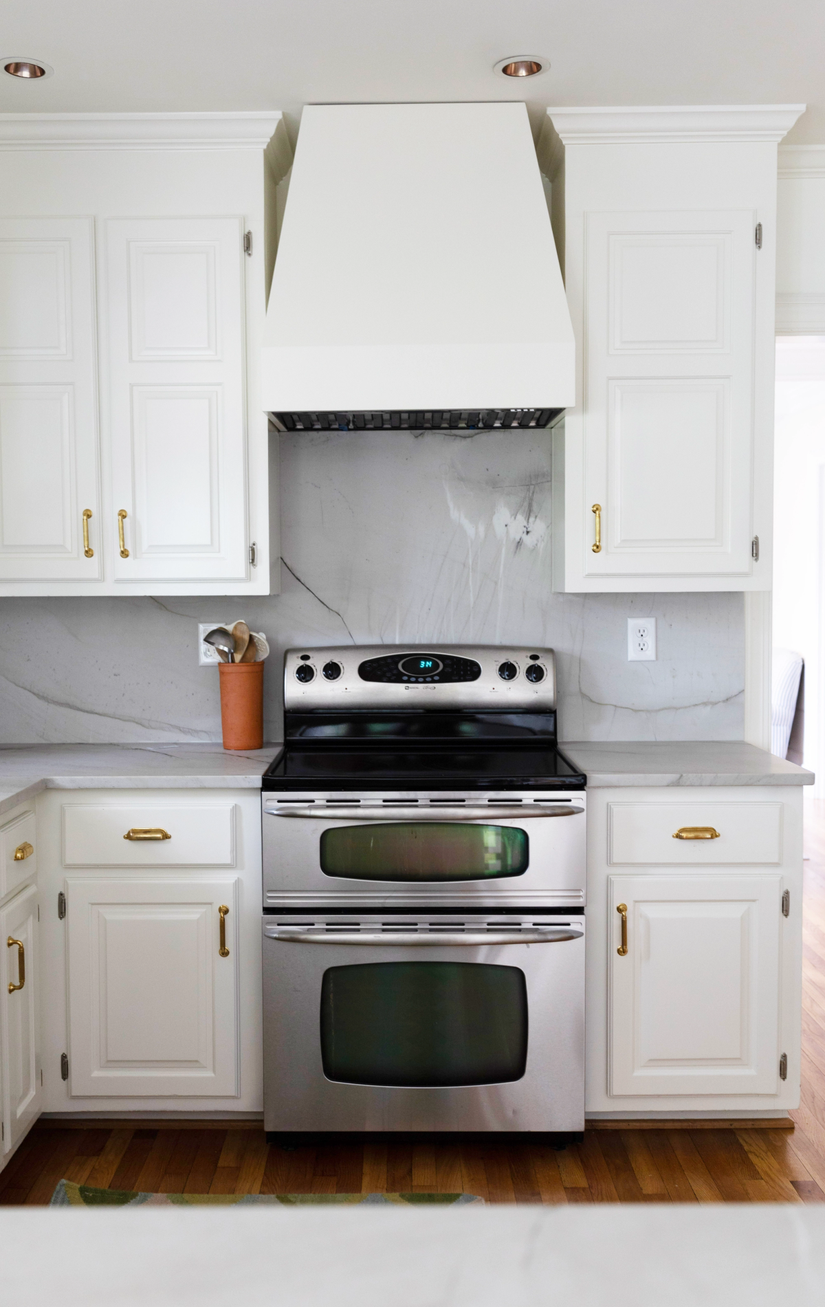 Modern Elegance: Interior & Cabinet Refinishing detail photo