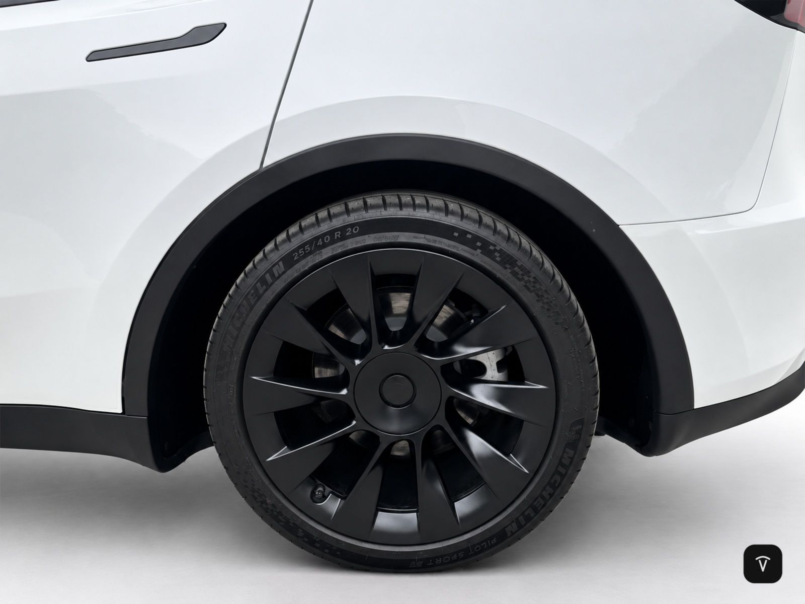 Tesla thumbnail 8
