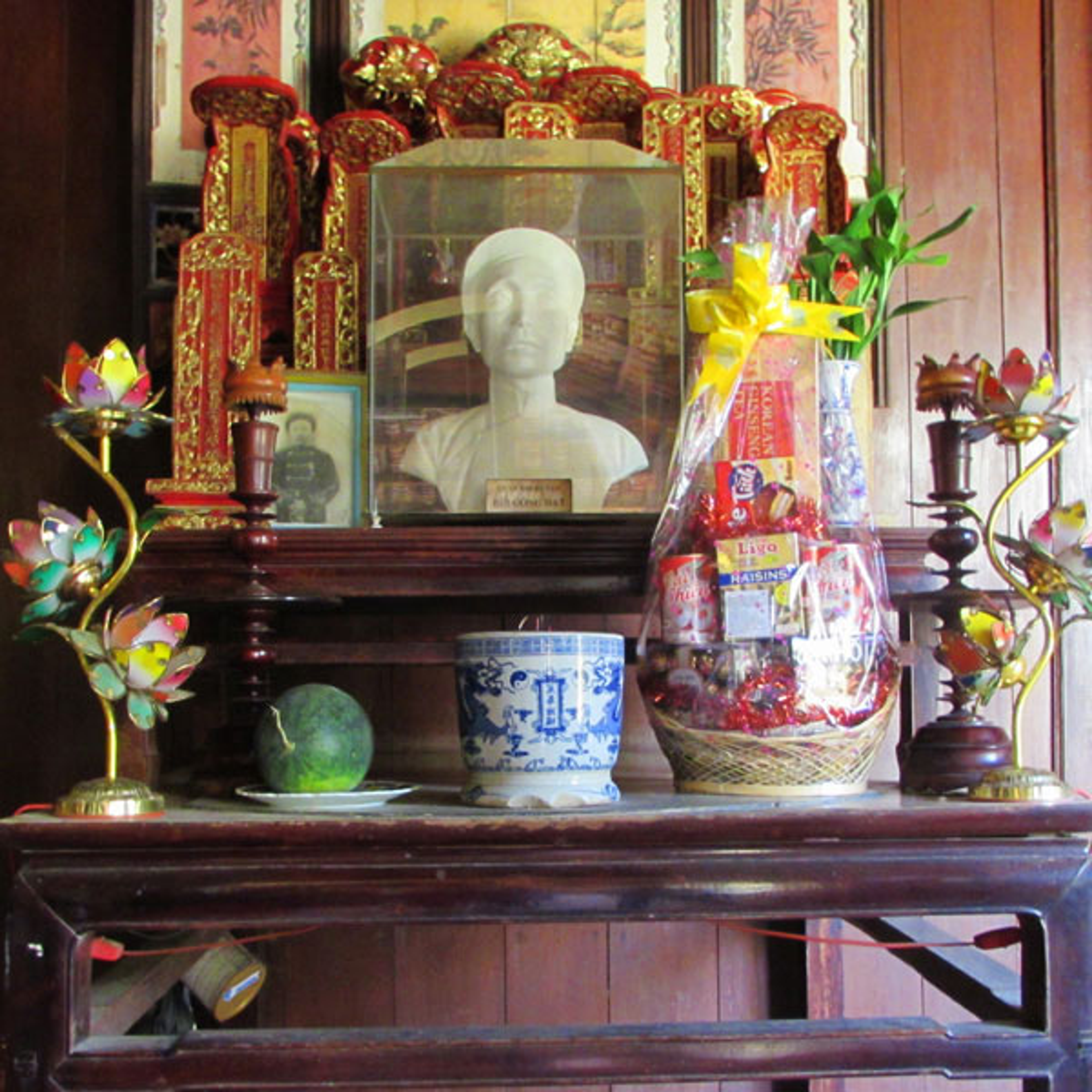 An altar in a Vietnamese home