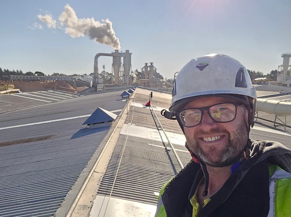 Kyle from Pro-flow Spouting on the job!