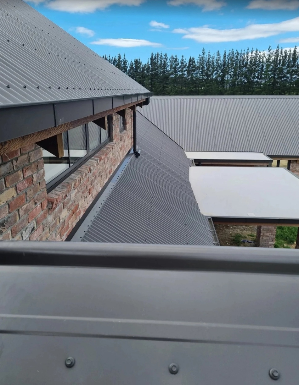 Modern arhcitectural spouting