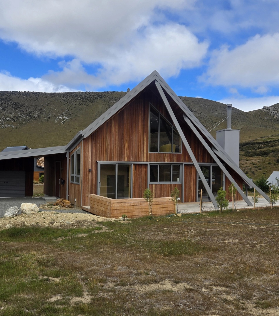Modern country house spouting