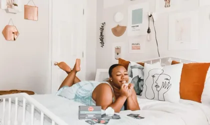 Using Deodorant Wipes to Control “Feminine” Body Odor On The Go! (And “Masculine” Odor, Too!)