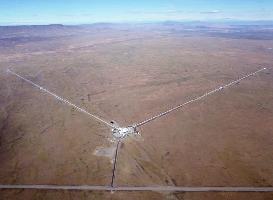 A Laser Interferometer Detecting Gravitational Waves