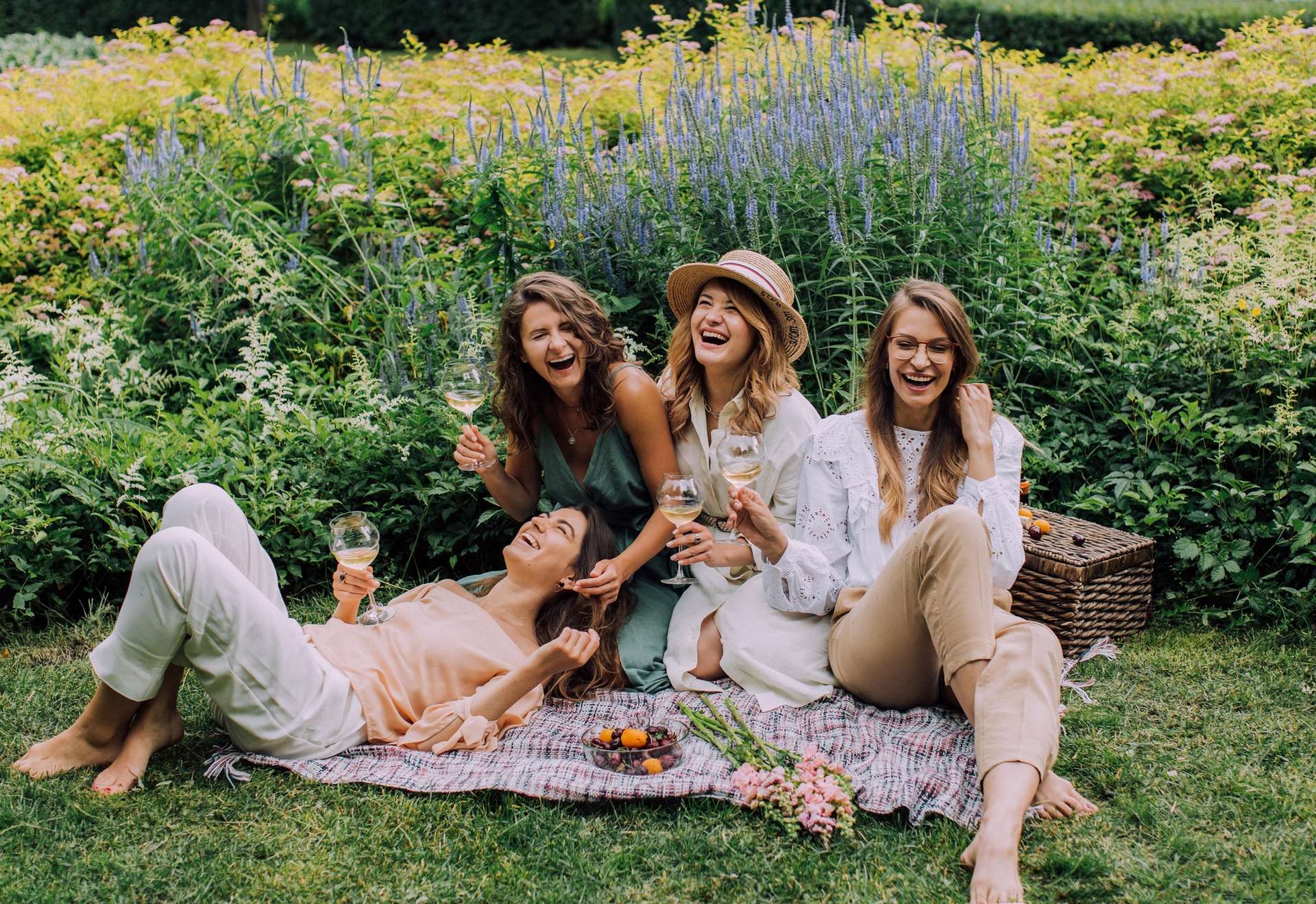 Friends in the garden drinking, they chose a luxury vacation for a group of friends