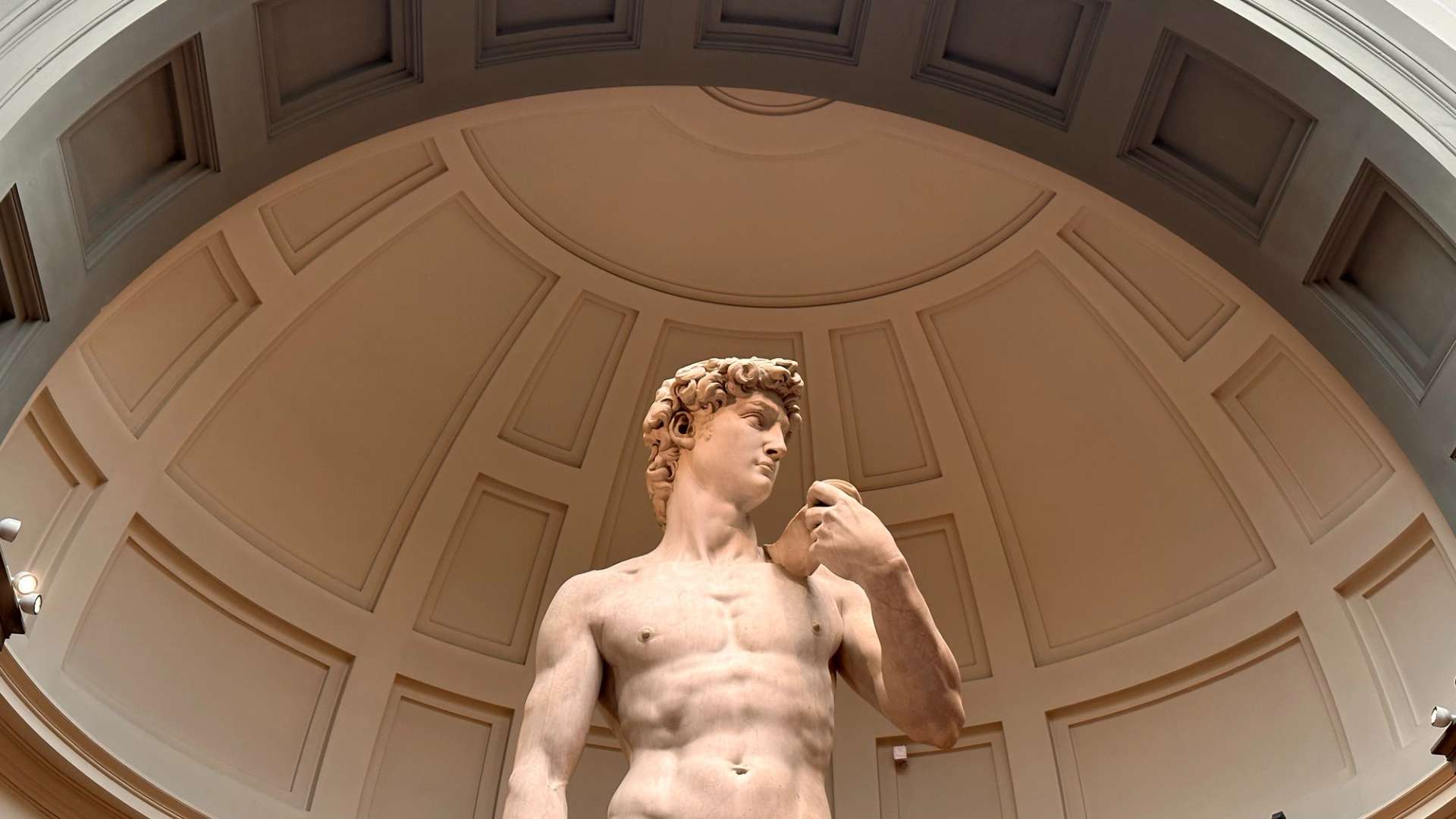 il david, un monumento da vedere in una vacanza di lusso per un gruppo di amici