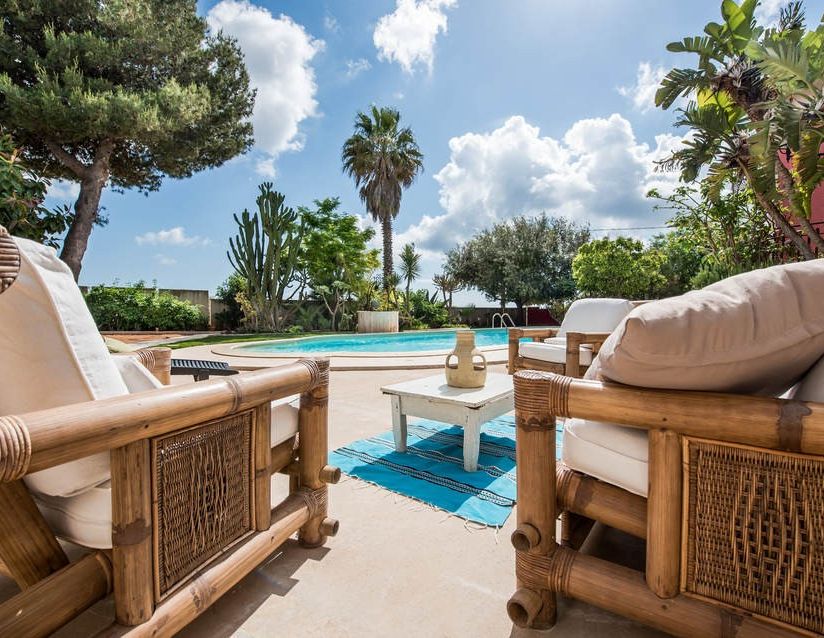 Villas with pool in Sicily