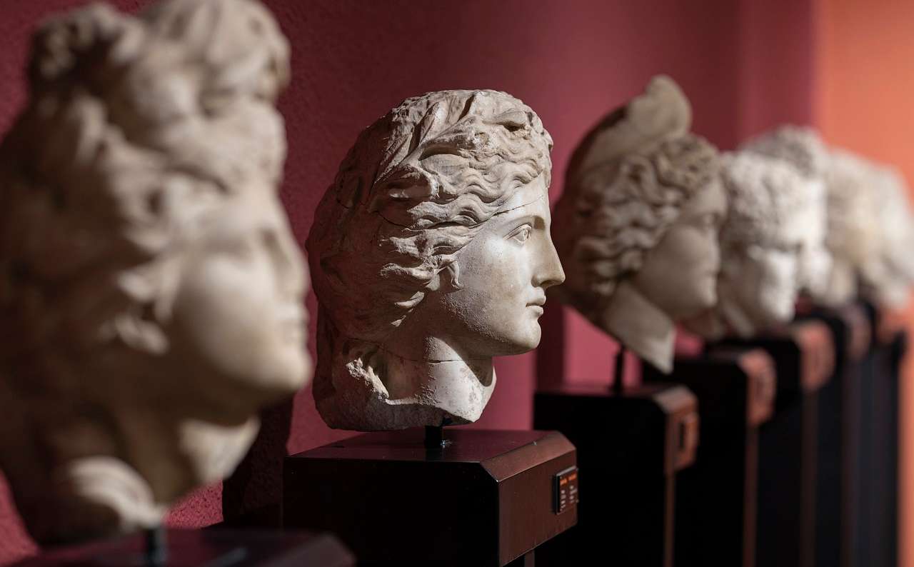 A collection of Roman busts. Deciding what will happen to the collection to plan for succession is of paramount importance both for the heirs and for the artworks.