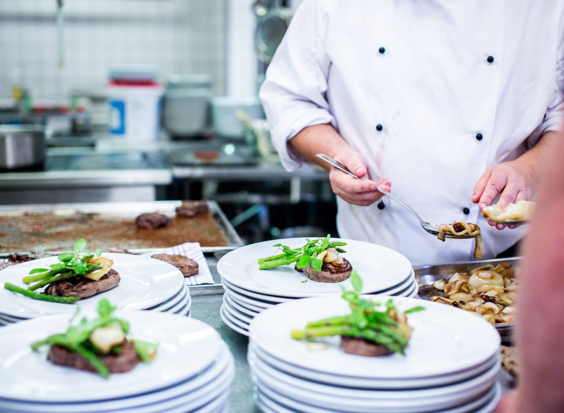 uno chef privato in villa è un esempio dei servizi di luxury concierge