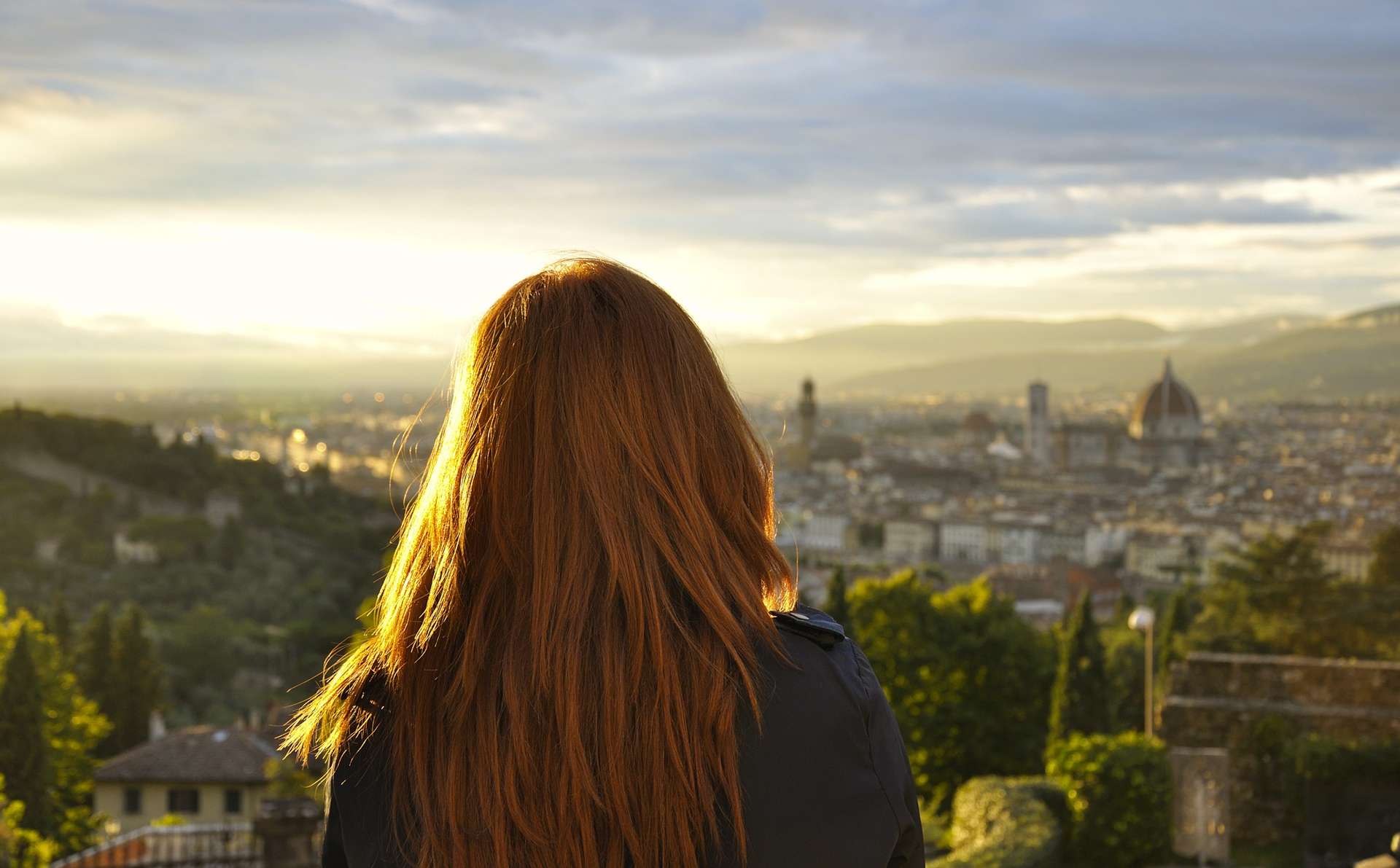 Ragazza ammira Firenze
