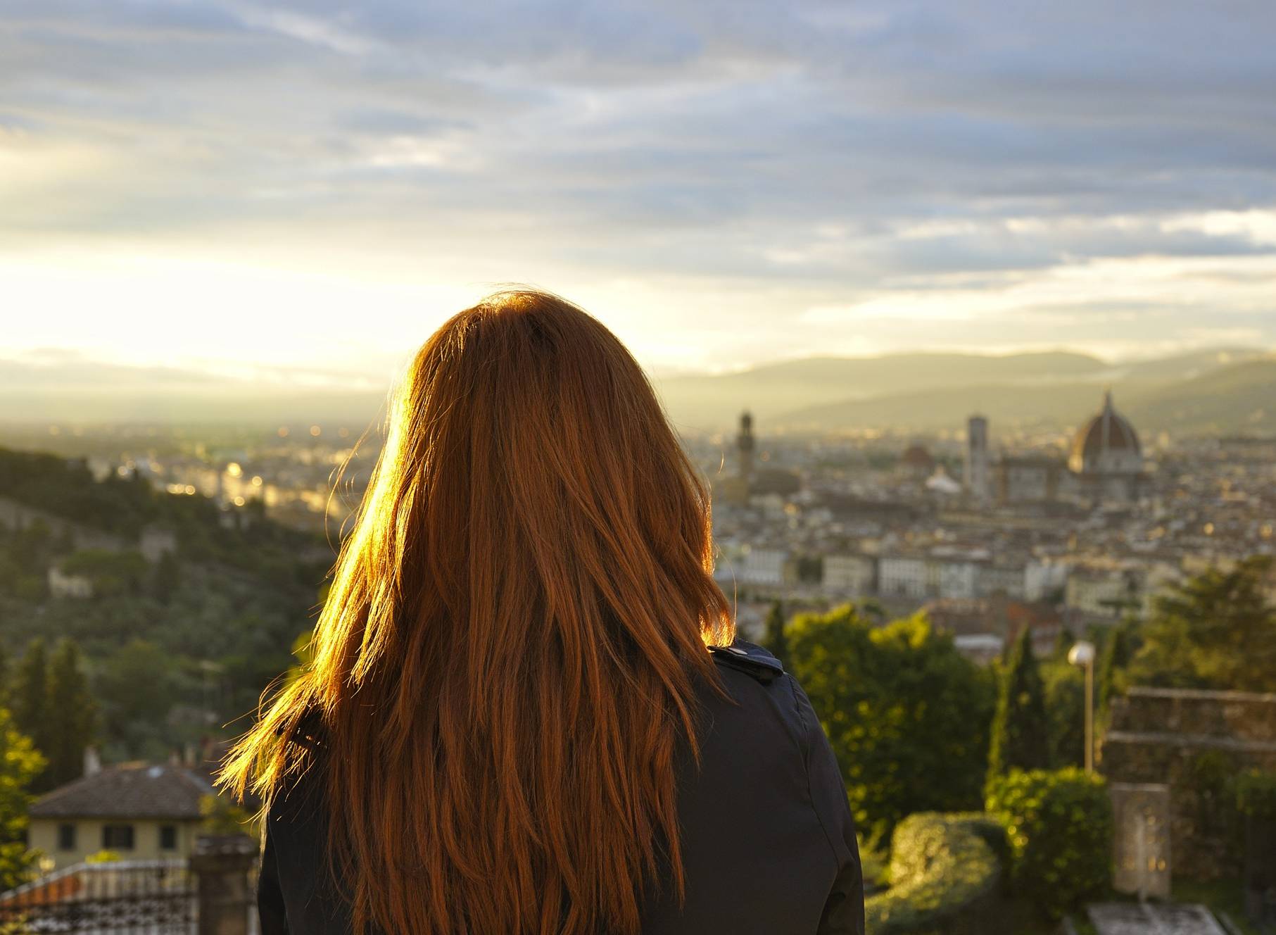 Ragazza ammira Firenze