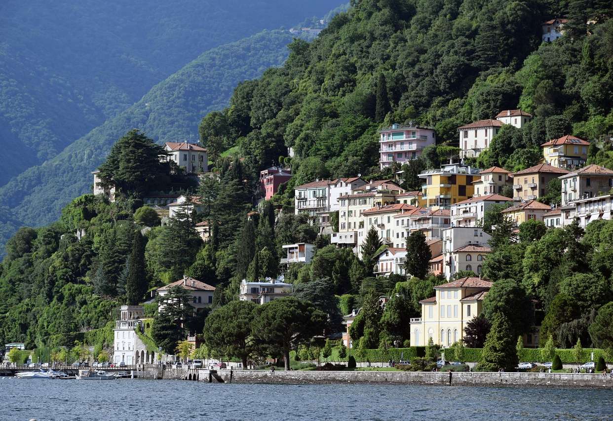 como, scorcio di ville di lusso in affitto sul lago di como