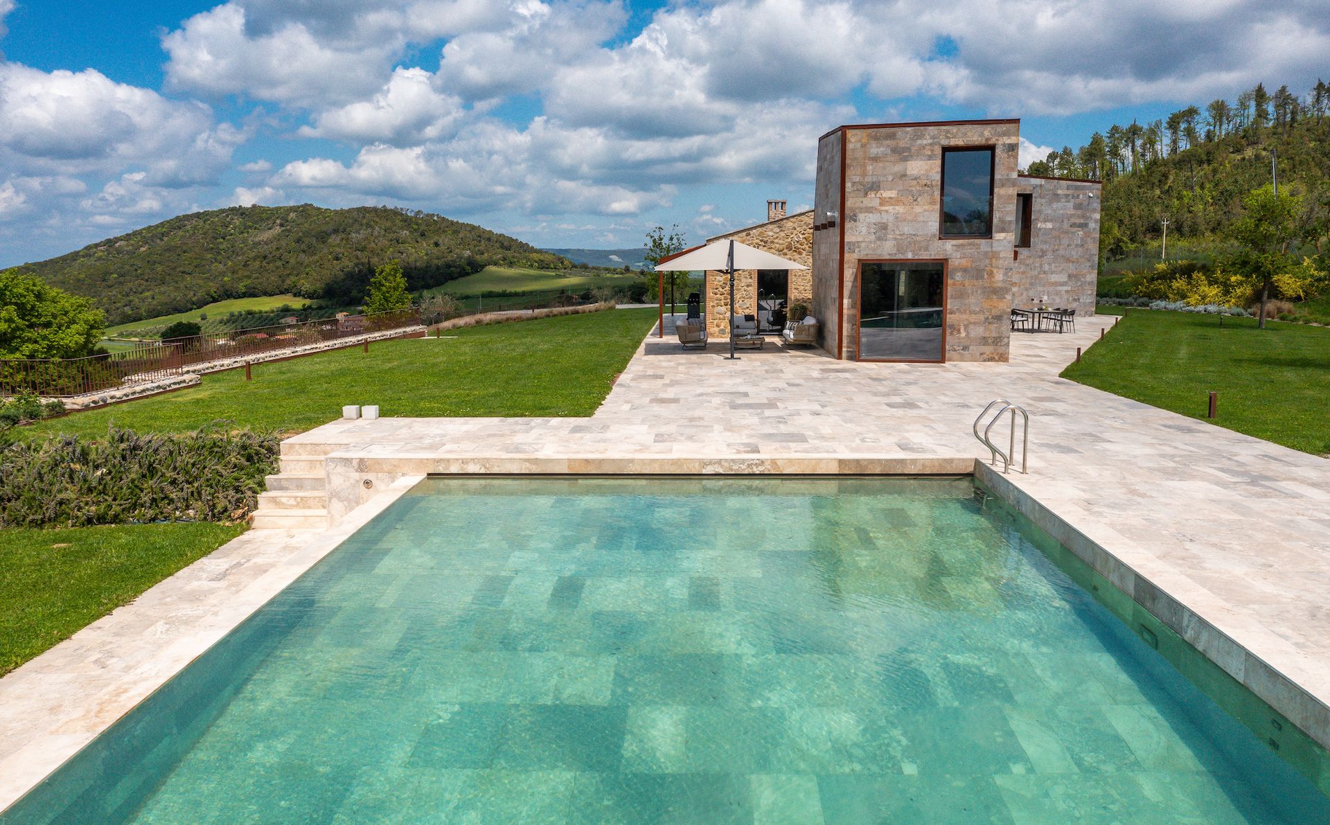 Italy is amazing even after summer: experience it in a luxury villa, even in 2023!