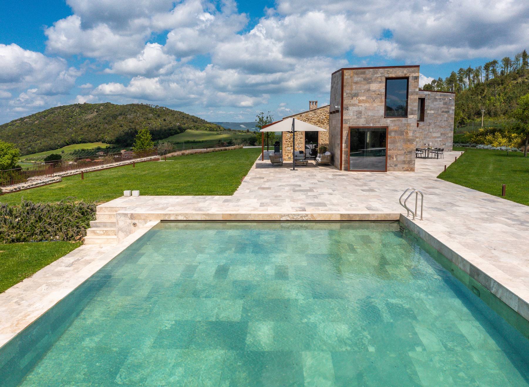 Italy is amazing even after summer: experience it in a luxury villa, even in 2023!